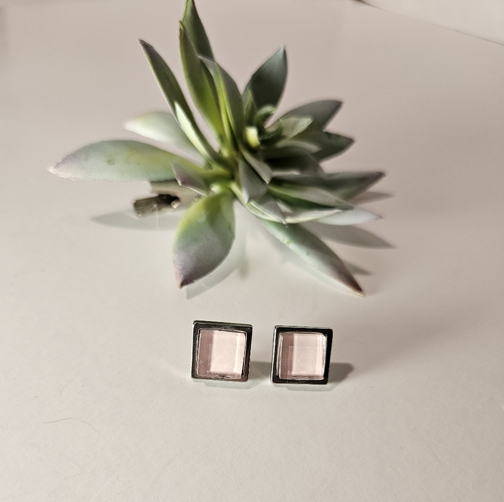 Mosiac glass light pink! Dainty & minimalistic studs earrings